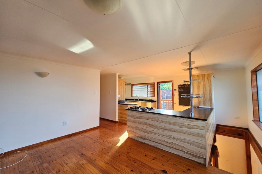 5 Bedroom Property for Sale in Beachview Eastern Cape